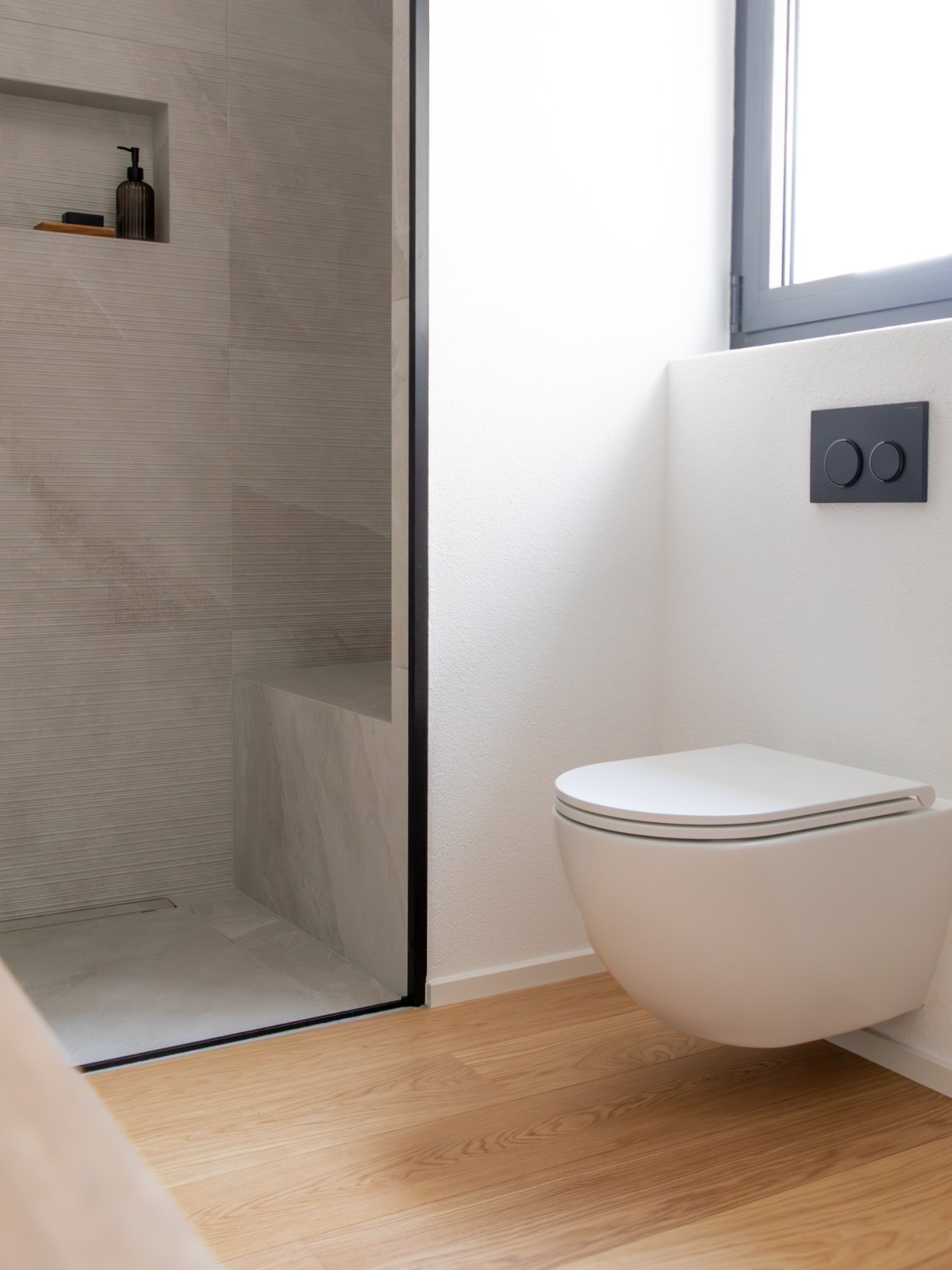 Realizzazione di ambienti bagno su misura su progetto dell'architetto Kurz.
